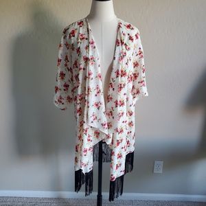 ⭐4/$20 Lularoe Monroe Kimono with fringe Large